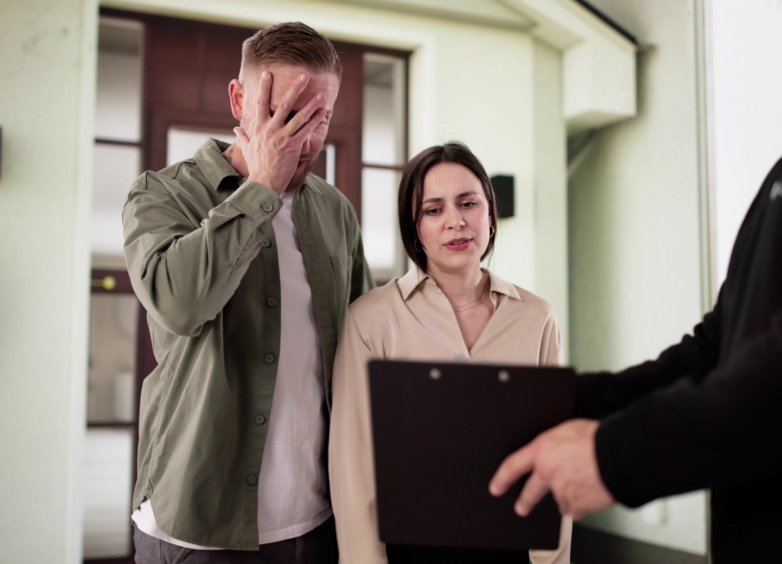 The Difference Between Bailiffs and Debt Collectors